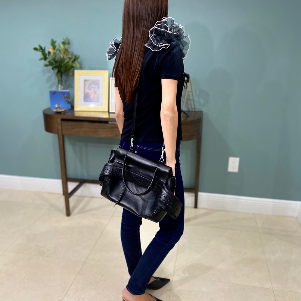 Tod’s medium wave bag, Black Italian leather.